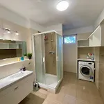 Apartment Rosnicka, Private Parking & 24H Checkin With Balcony And Ac Apartman Pozsony
