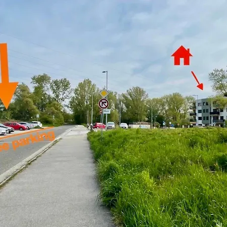 Rosnicka, Perfect Location With 24h Checkin, Balcony, Ac & Free Parking アパート