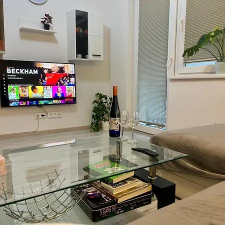 Rosnicka, Perfect Location With 24h Checkin, Balcony, Ac & Free Parking Appartement