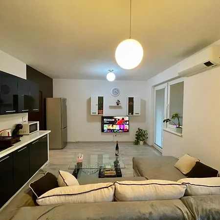 Rosnicka, Perfect Location With 24h Checkin, Balcony, Ac & Free Parking アパート *