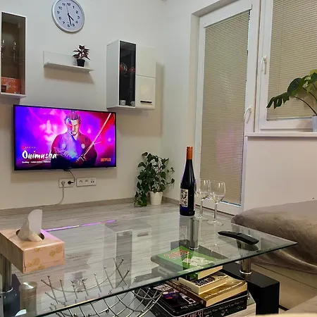 アパート Rosnicka, Perfect Location With 24h Checkin, Balcony, Ac & Free Parking ブラチスラヴァ