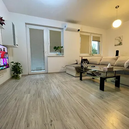 Rosnicka, Perfect Location With 24h Checkin, Balcony, Ac & Free Parking *