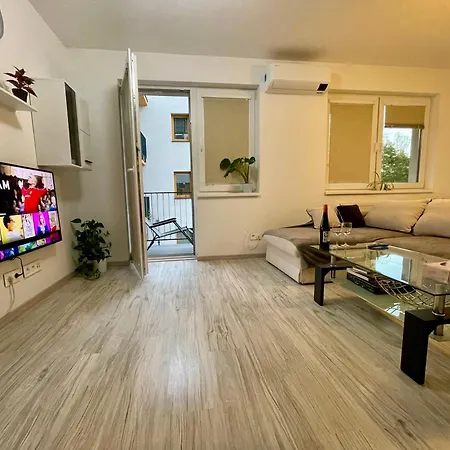 Rosnicka, Perfect Location With 24h Checkin, Balcony, Ac & Free Parking アパート ブラチスラヴァ