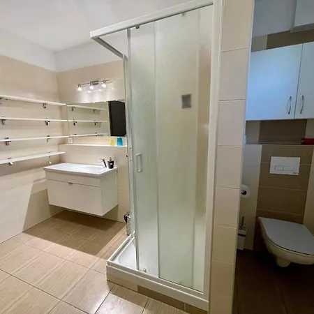 Rosnicka, Perfect Location With 24h Checkin, Balcony, Ac & Free Parking *