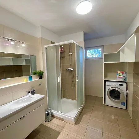 Rosnicka, Perfect Location With 24h Checkin, Balcony, Ac & Free Parking Apartament Bratysława