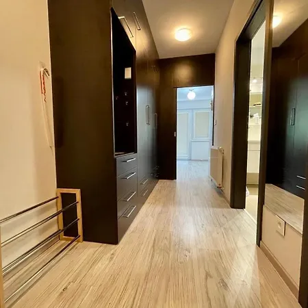 Rosnicka, Perfect Location With 24h Checkin, Balcony, Ac & Free Parking Appartement *