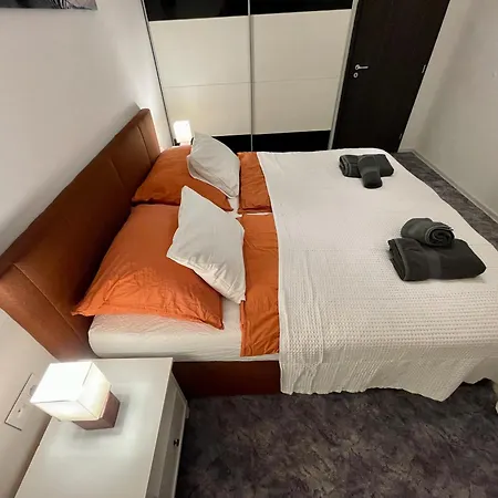 Lägenhet Rosnicka, Perfect Location With 24h Checkin, Balcony, Ac & Free Parking