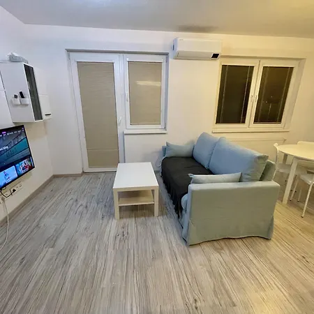 Rosnicka, Perfect Location With 24h Checkin, Balcony, Ac & Free Parking ブラチスラヴァ