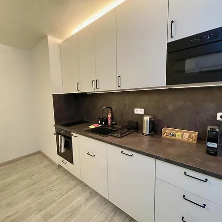 Appartamento Rosnicka, Private Parking & 24h Checkin With Balcony And Ac Bratislava