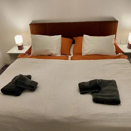 アパート Rosnicka, Perfect Location With 24h Checkin, Balcony, Ac & Free Parking ブラチスラヴァ