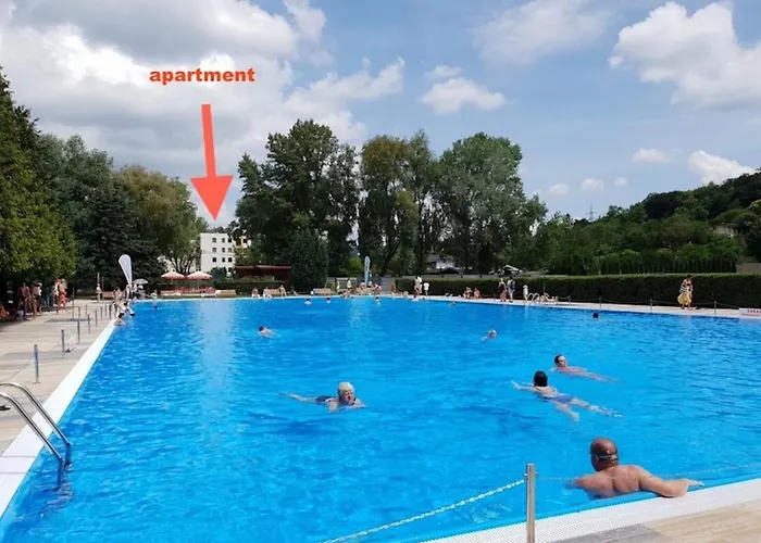아파트 Apartment Rosnicka, Private Parking & 24H Checkin With Balcony And Ac