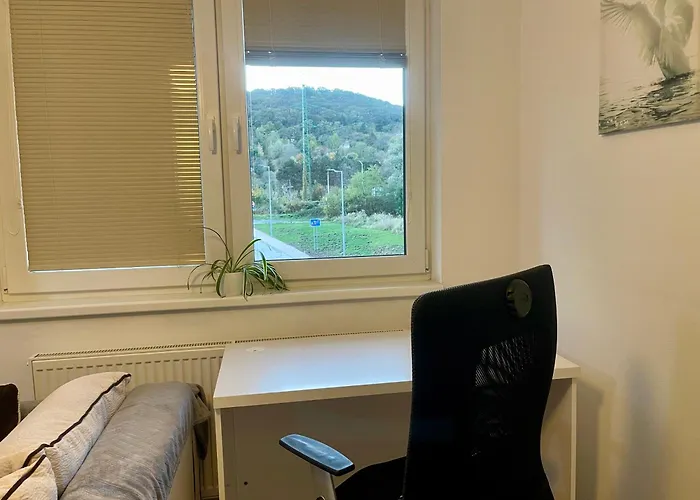 아파트 Apartment Rosnicka, Private Parking & 24H Checkin With Balcony And Ac *