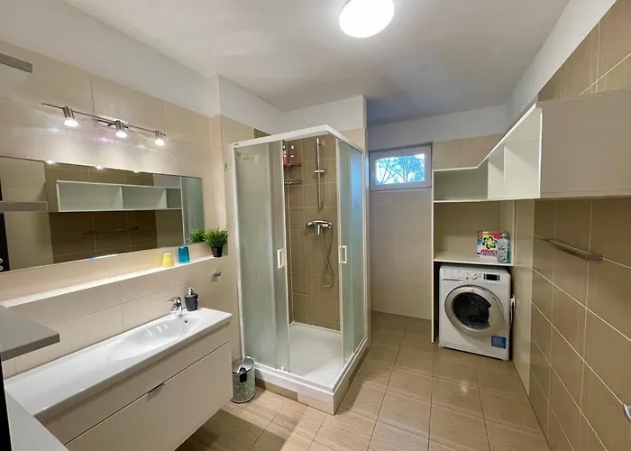 Apartment Rosnicka, Private Parking & 24H Checkin With Balcony And Ac 아파트 브라티슬라바