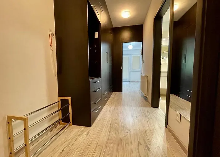 Apartment Rosnicka, Private Parking & 24H Checkin With Balcony And Ac 아파트 *