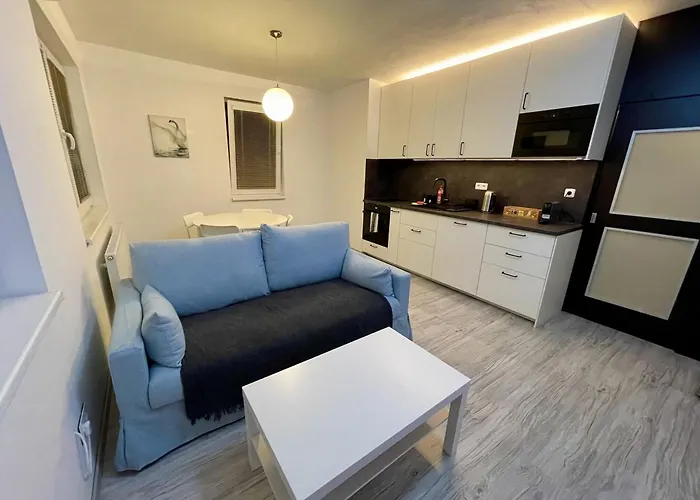 Apartment Rosnicka, Private Parking & 24H Checkin With Balcony And Ac * 브라티슬라바