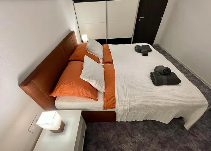 아파트 Apartment Rosnicka, Private Parking & 24H Checkin With Balcony And Ac