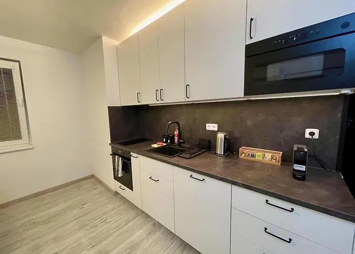 아파트 Apartment Rosnicka, Private Parking & 24H Checkin With Balcony And Ac 브라티슬라바