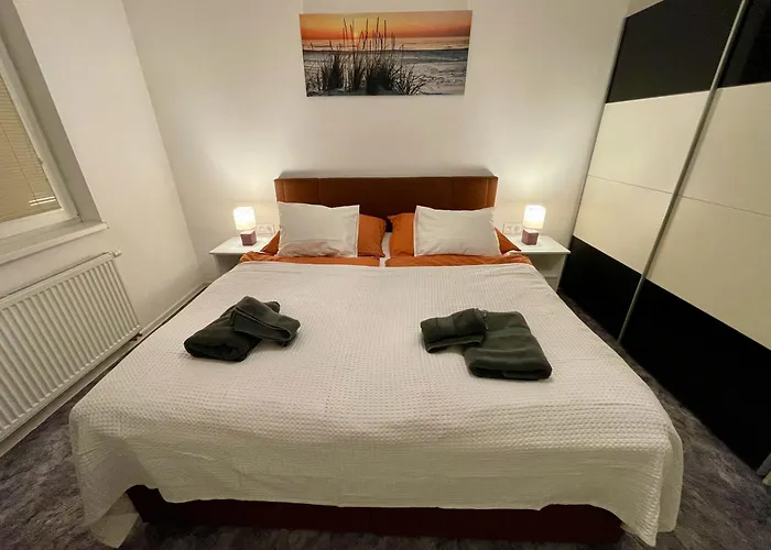 Rosnicka, Perfect Location With 24h Checkin, Balcony, Ac & Free Parking * Bratislava