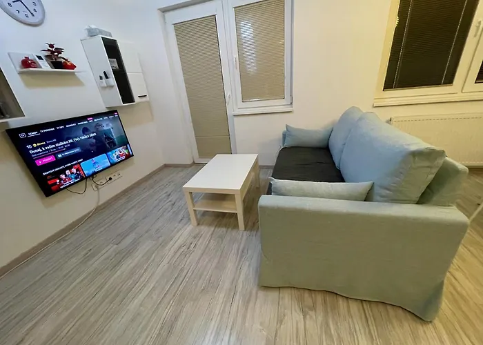 Rosnicka, Perfect Location With 24h Checkin, Balcony, Ac & Free Parking