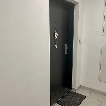 Διαμέρισμα Rosnicka, Private Parking & 24h Checkin With Balcony And Ac *